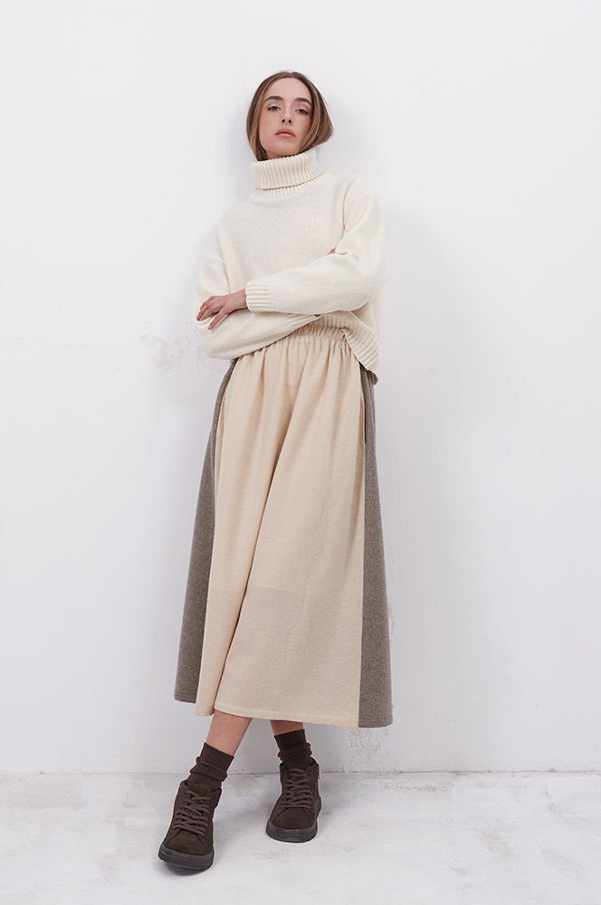 Светрик молочний короткий з вишивкою(СВ 66)